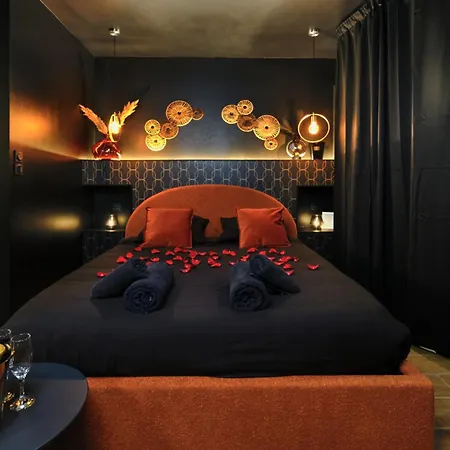 Charming With Bath شقة